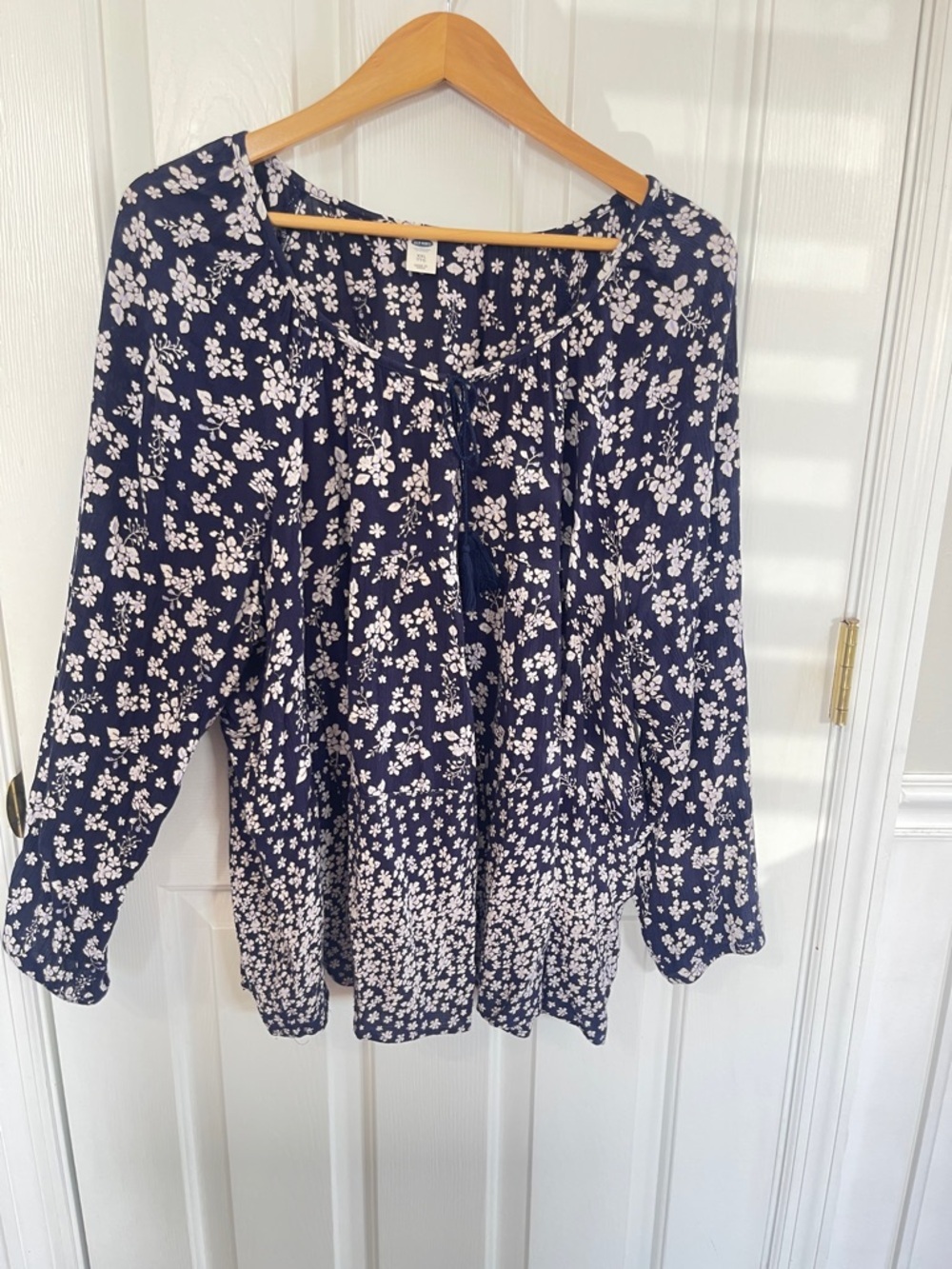 Old Navy Women's Peasant Top XXL Blue Tan Floral W/ Tassel Accent Top